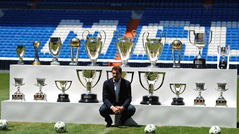 Thánh Iker là tượng đài của Real Madrid Thánh Iker là tượng đài của Real Madrid